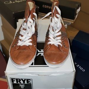 FRYE HIGH-TOP
